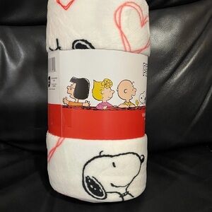 Peanuts Snoopy Valentines Throw - Valentines PEANUTS Hearts Toss Throw